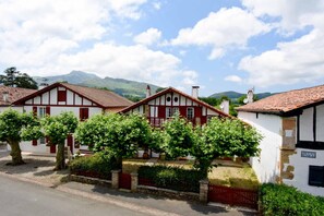 Exterior - Hotel Restaurant Baratxartea (Sare)