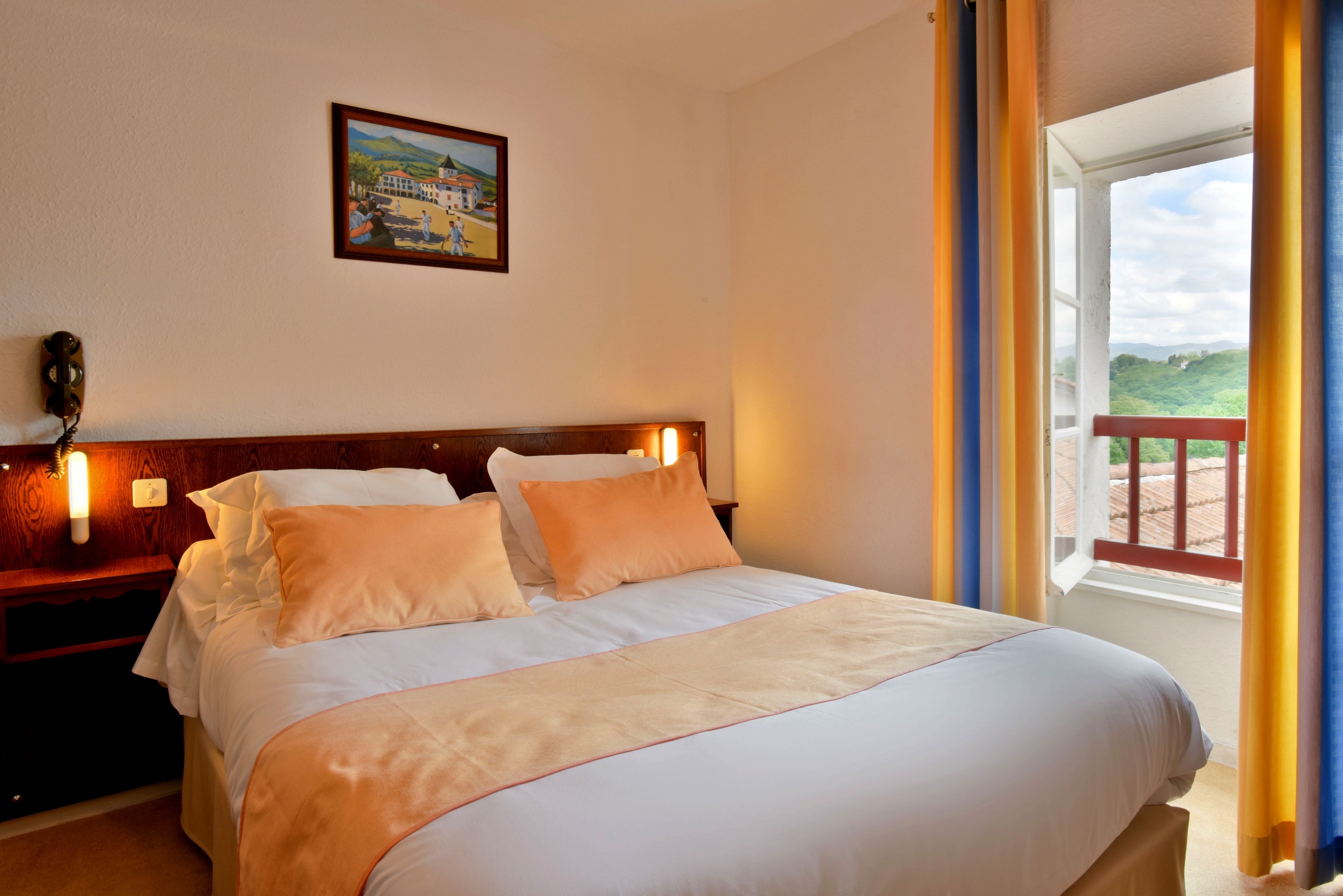 double room | individually decorated, individually furnished, desk, iron/ironing board