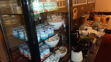 Desayuno buffet (EUR 8 por persona)