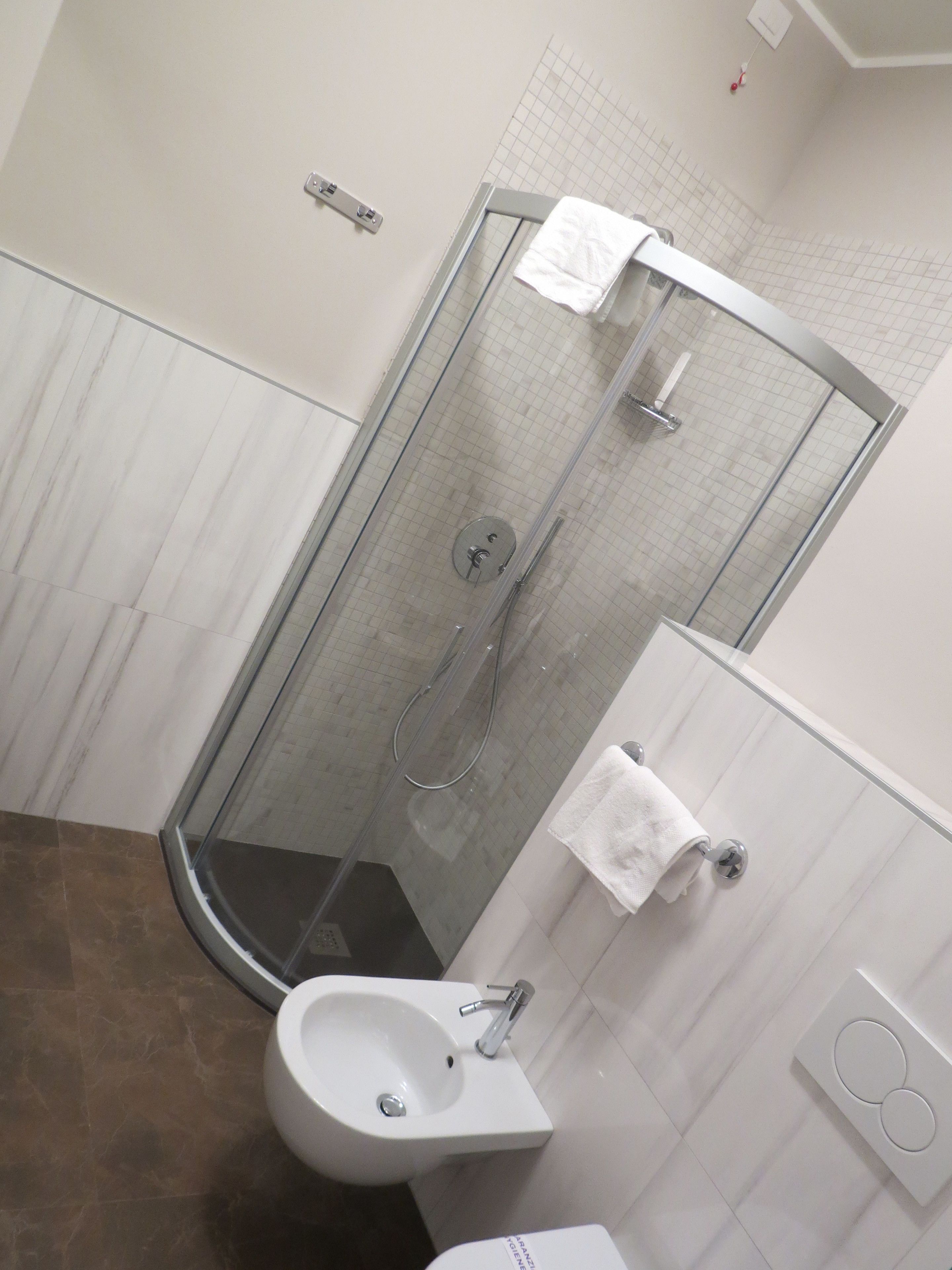 single room | bathroom | shower, free toiletries, hair dryer, bidet