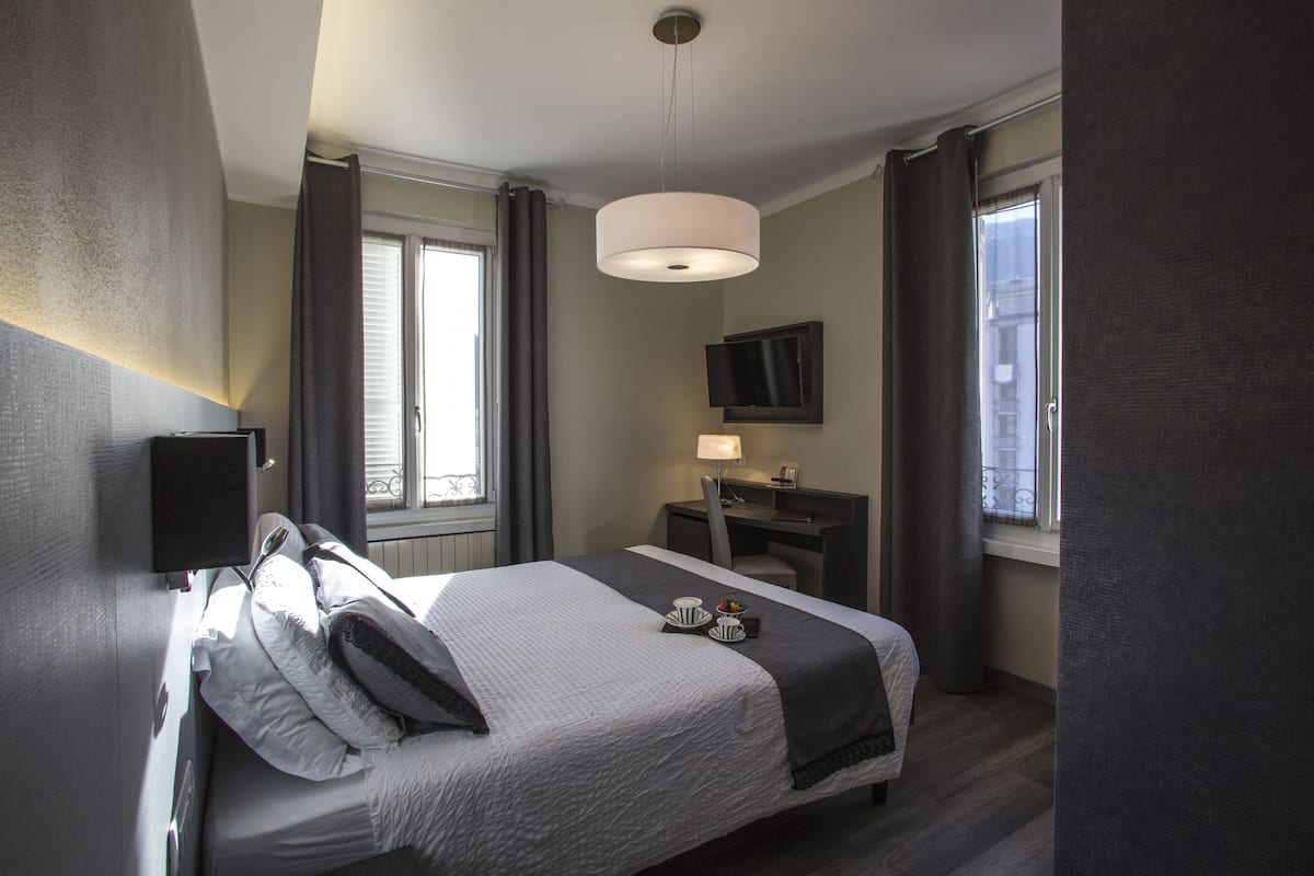 Double Room | Frette Italian sheets, hypo-allergenic bedding available
