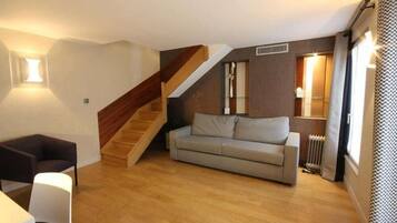 51-cm LED TV with satellite channels, TV, iPad