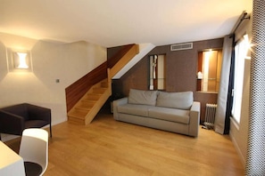 위성 채널 시청이 가능한 51cm LED TV, TV, iPad