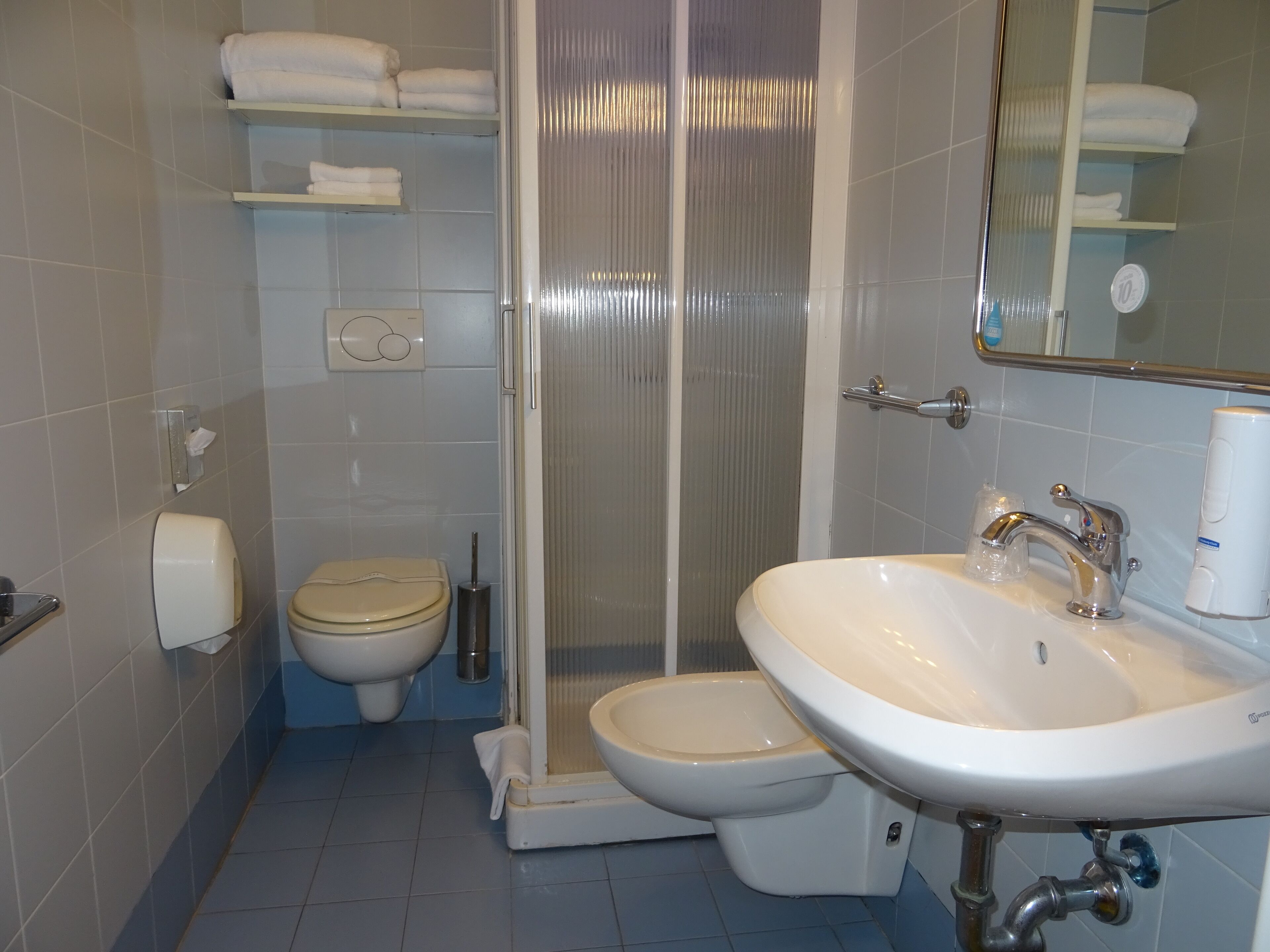 basic double room, annex building | bathroom | shower, hair dryer, bidet, towels