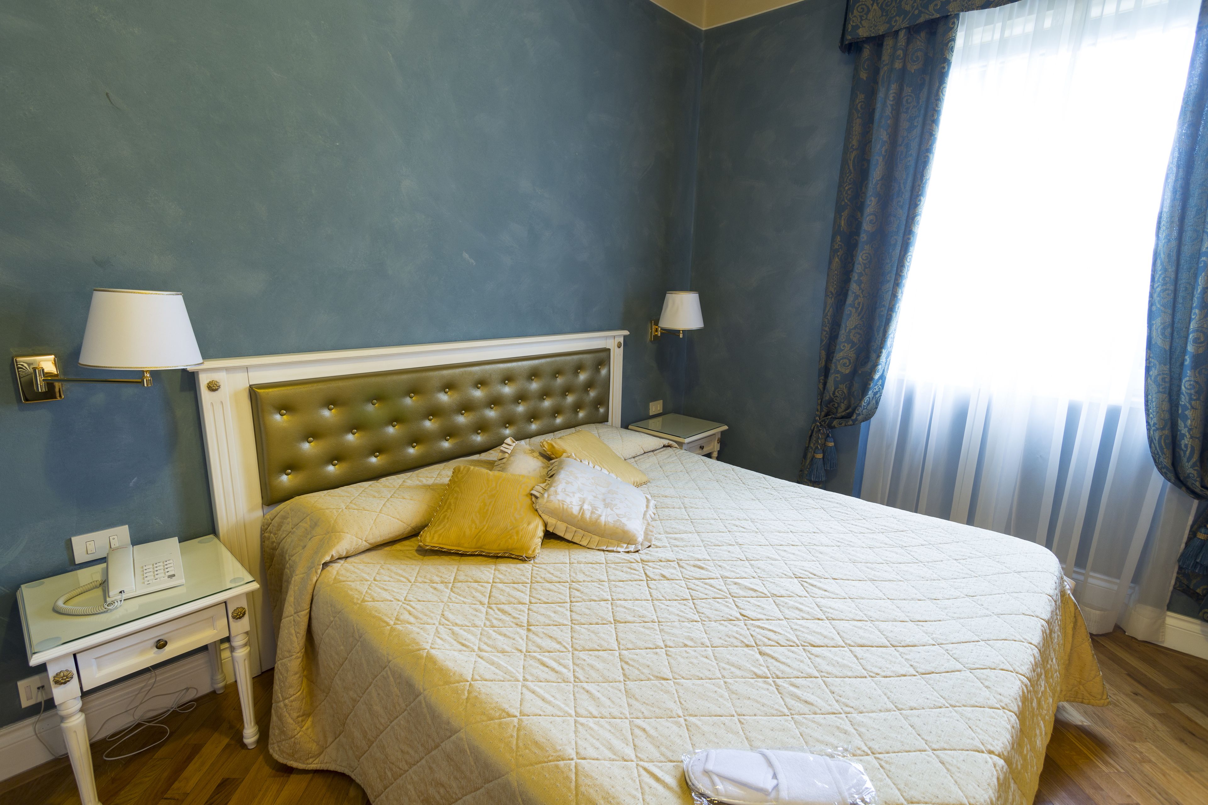standard double room single use | premium bedding, memory-foam beds, minibar, in-room safe
