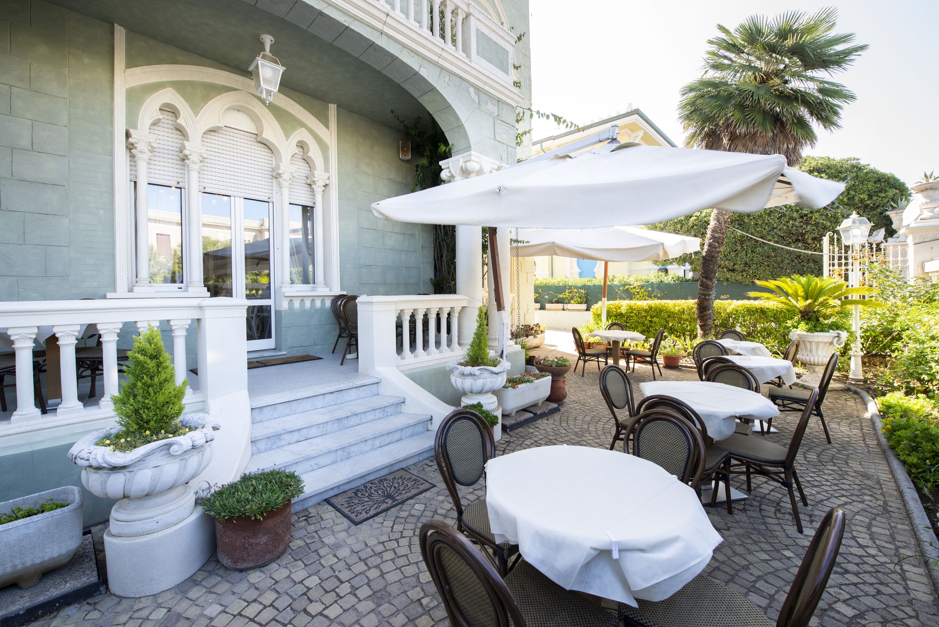 daily buffet breakfast (eur 10 per person)