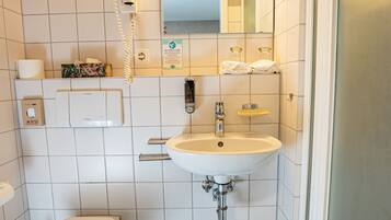 Dusche, Haartrockner, HandtĂŒcher