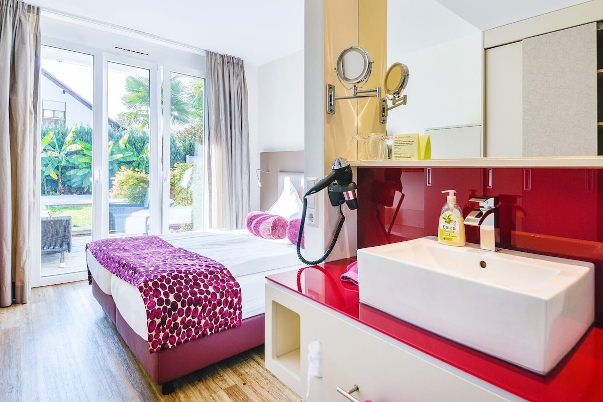 double room, balcony | 1 bedroom, in-room safe, individually decorated, free wifi