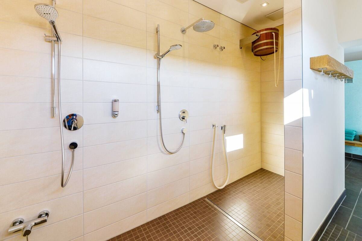 body treatments, body wraps, body scrubs, facials