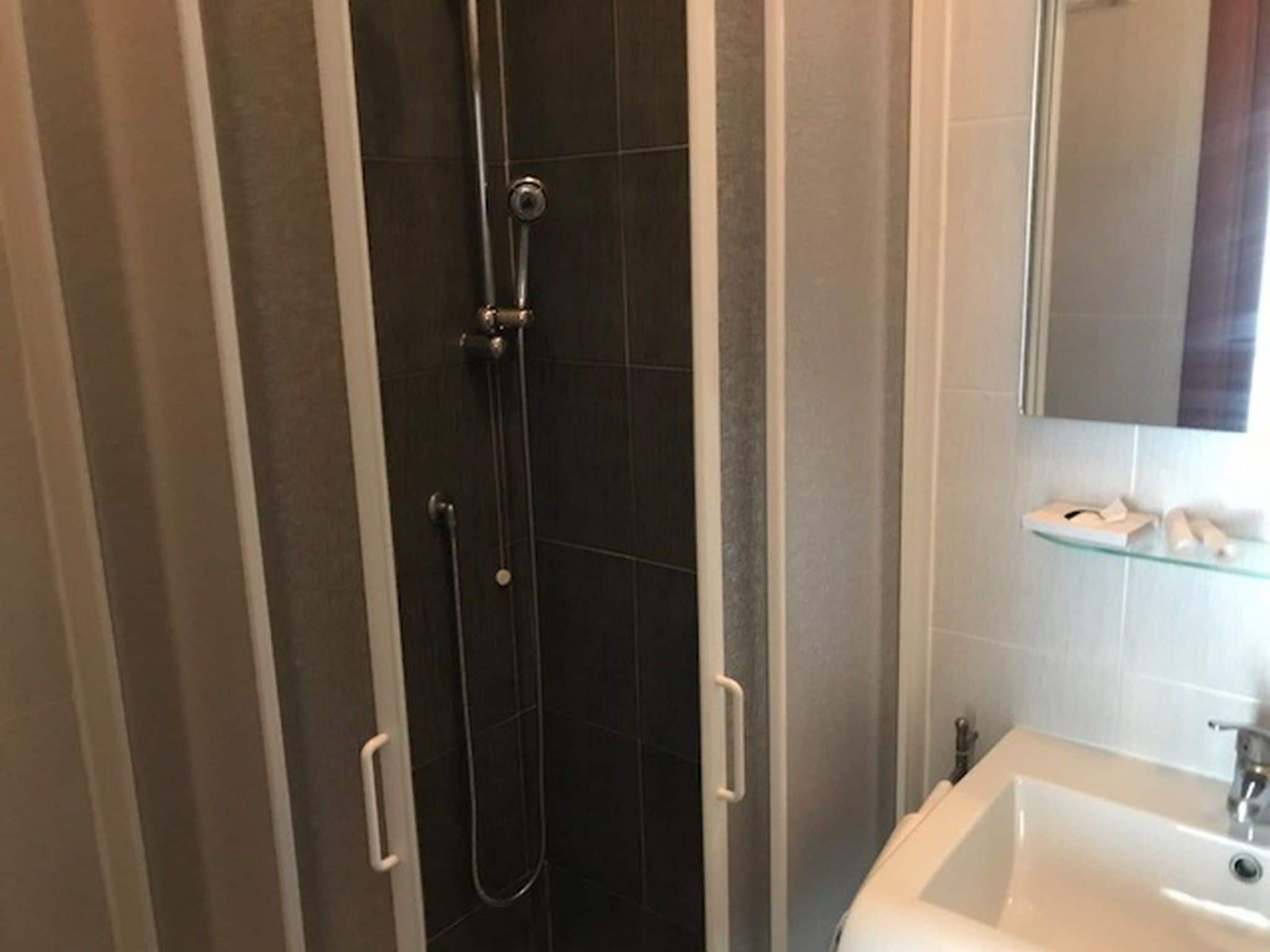 basic double room | bathroom | shower, free toiletries, hair dryer, bidet