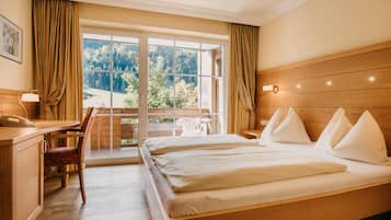 Basic Single Room, Balcony, Mountain View | Hypo-allergenic bedding, down comforters, pillowtop beds, in-room safe