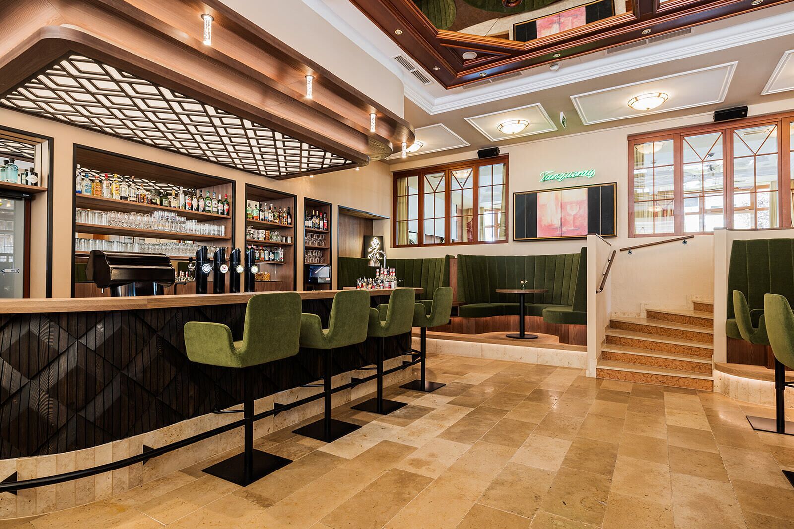 Serves lunch, dinner and happy hour