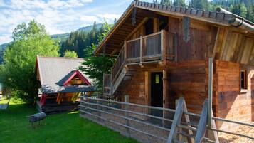 Children’s play area – outdoor