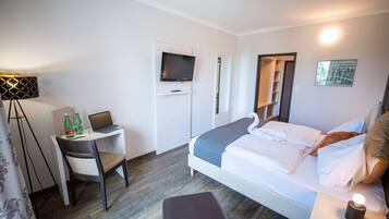 Double Room | In-room safe, cribs/infant beds, free WiFi, bed sheets