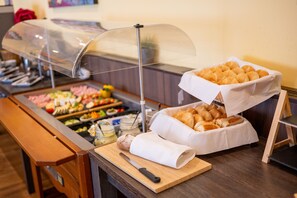 Daily buffet breakfast (EUR 16 per person) - Marc Aurel (Petronell-Carnuntum)