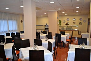 บริการอาหารเช้า อาหารกลางวัน อาหารเย็น, อาหารเมดิเตอร์เรเนียน