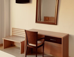 In-room safe, desk, free cribs/infant beds, free WiFi - Primavera (Benidorm)