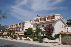 Fachada de la propiedad