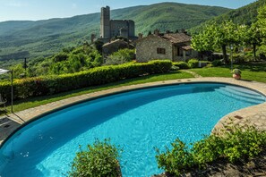 Seasonal outdoor pool, open 8:00 AM to 8:00 PM, pool umbrellas - Rocca di Pierle (Cortona)