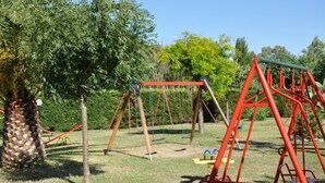 A playground with swings and a climbing structure. - Alessidamo Club Metaponto (Bernalda)