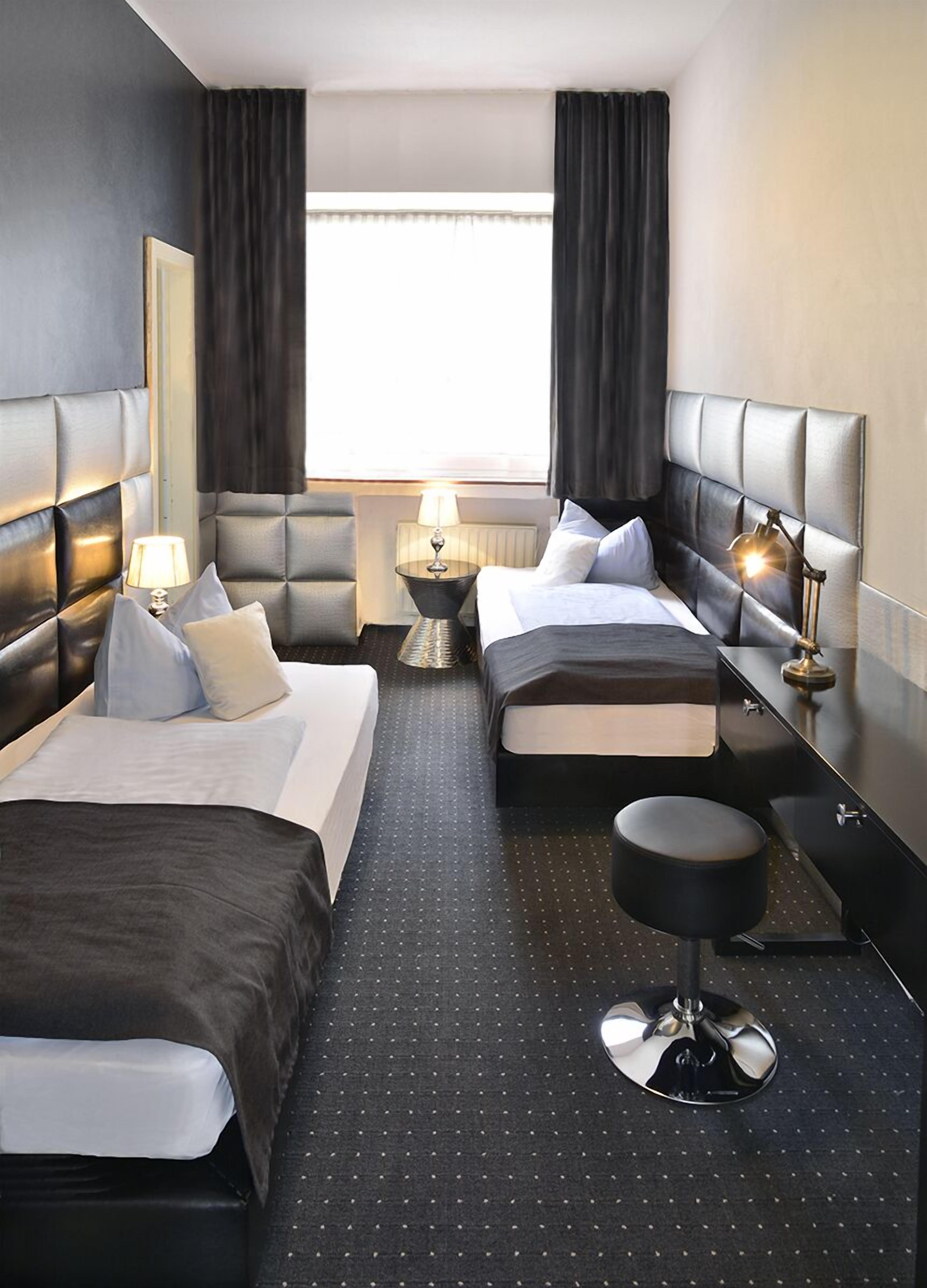 Double Room | Desk, iron/ironing board, free WiFi, bed sheets