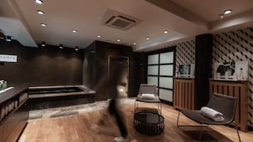 Salas de tratamiento para parejas, tina de hidromasaje y baño de vapor