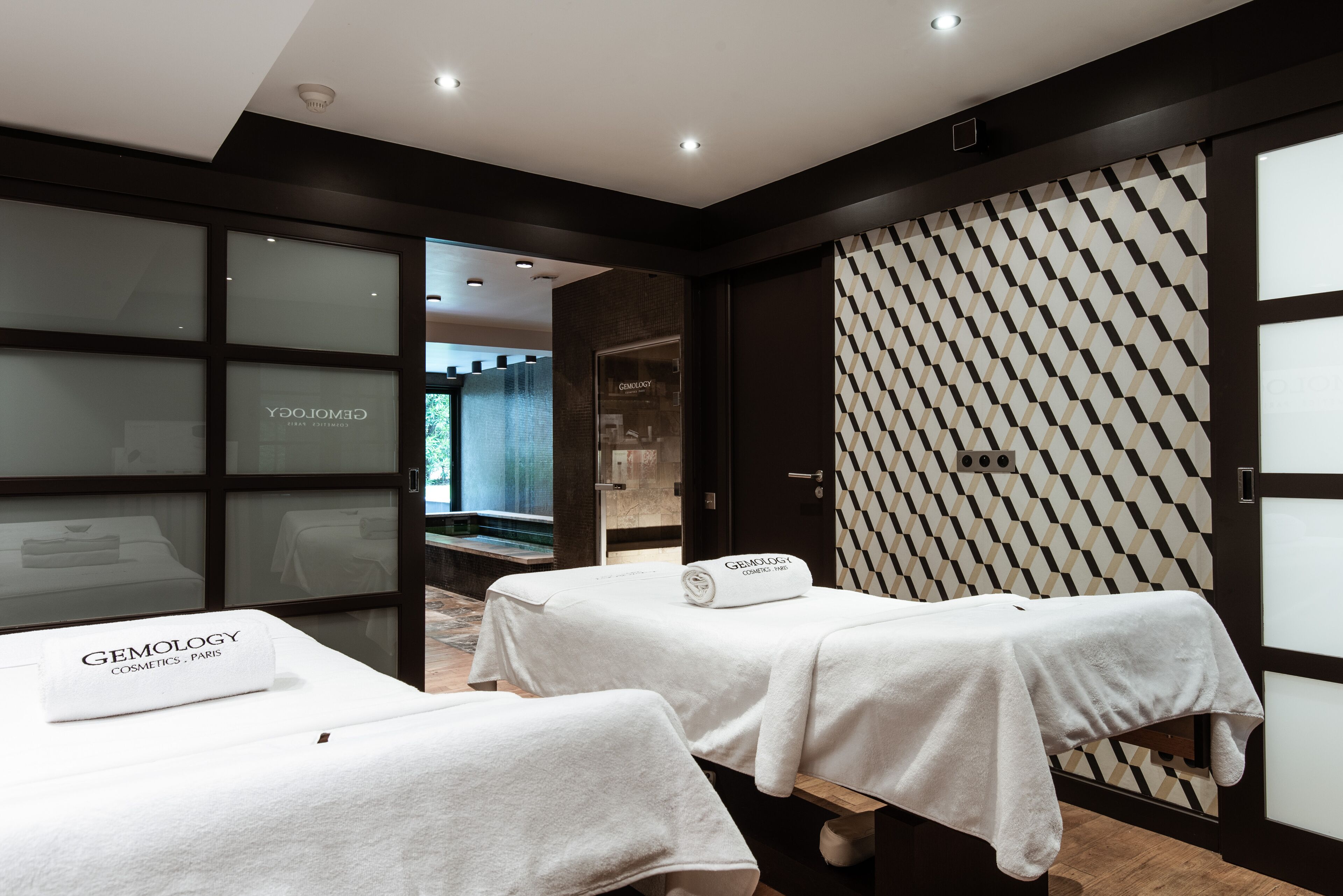 couples treatment room(s), hot tub, steam room, turkish bath/hammam