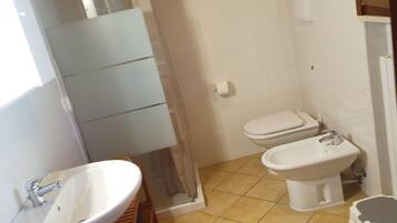Dusche, Regendusche, Haartrockner, Bidet