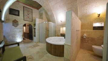 Honeymoon-Suite, 1 King-Bett, barrierefrei, Blick auf den Weinberg | Minibar, Zimmersafe, kostenloses WLAN, Bettwäsche