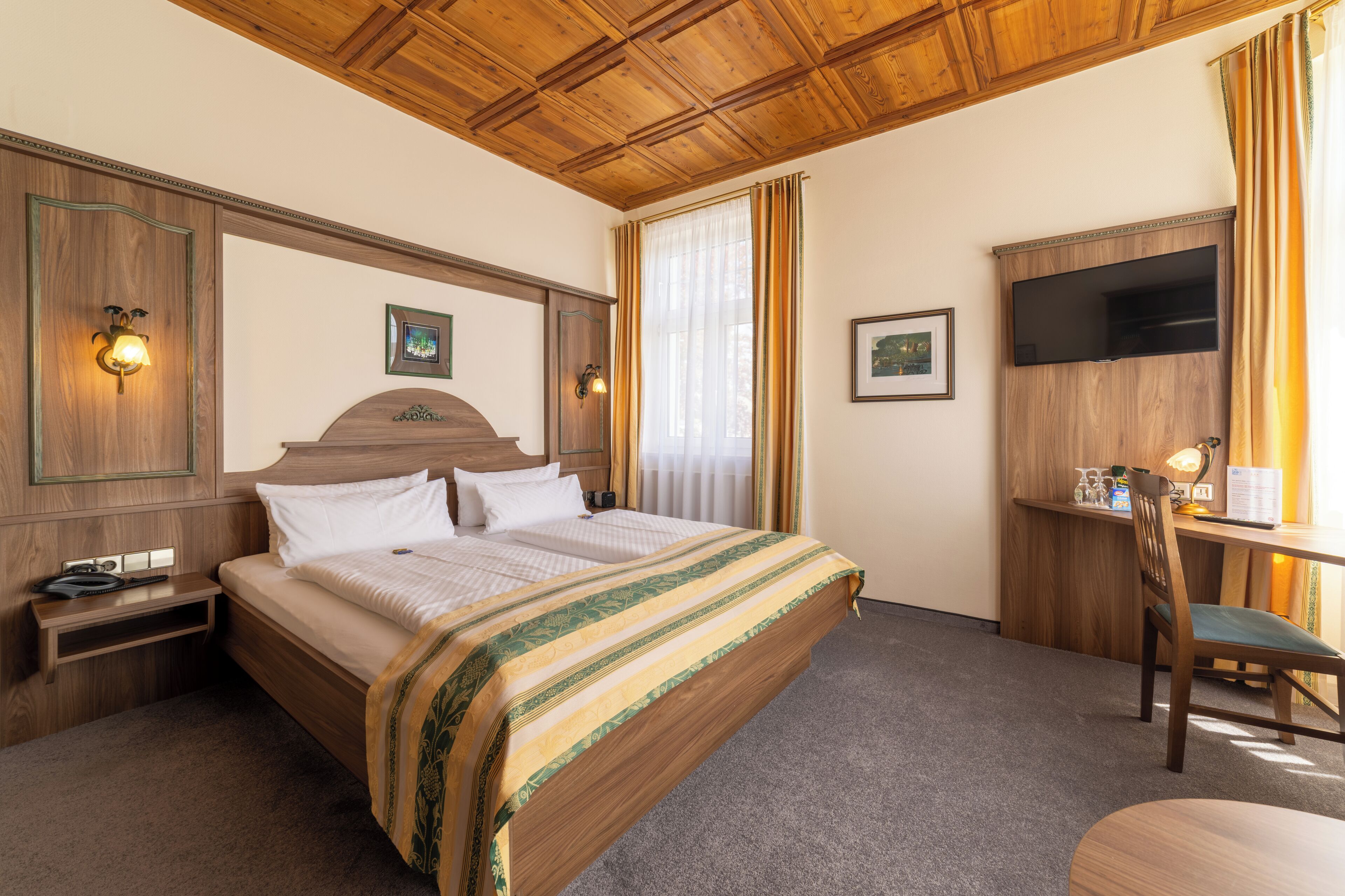 comfort doppelzimmer | hypo-allergenic bedding, minibar, in-room safe, desk