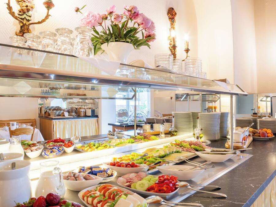 Termasuk sarapan bufet pada hujung minggu