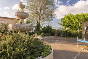 Children’s play area – outdoor - Hotel Restaurant Sausa (Vilademuls)