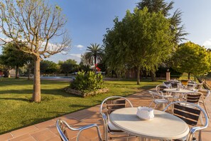 Terrace/patio - Hotel Restaurant Sausa (Vilademuls)