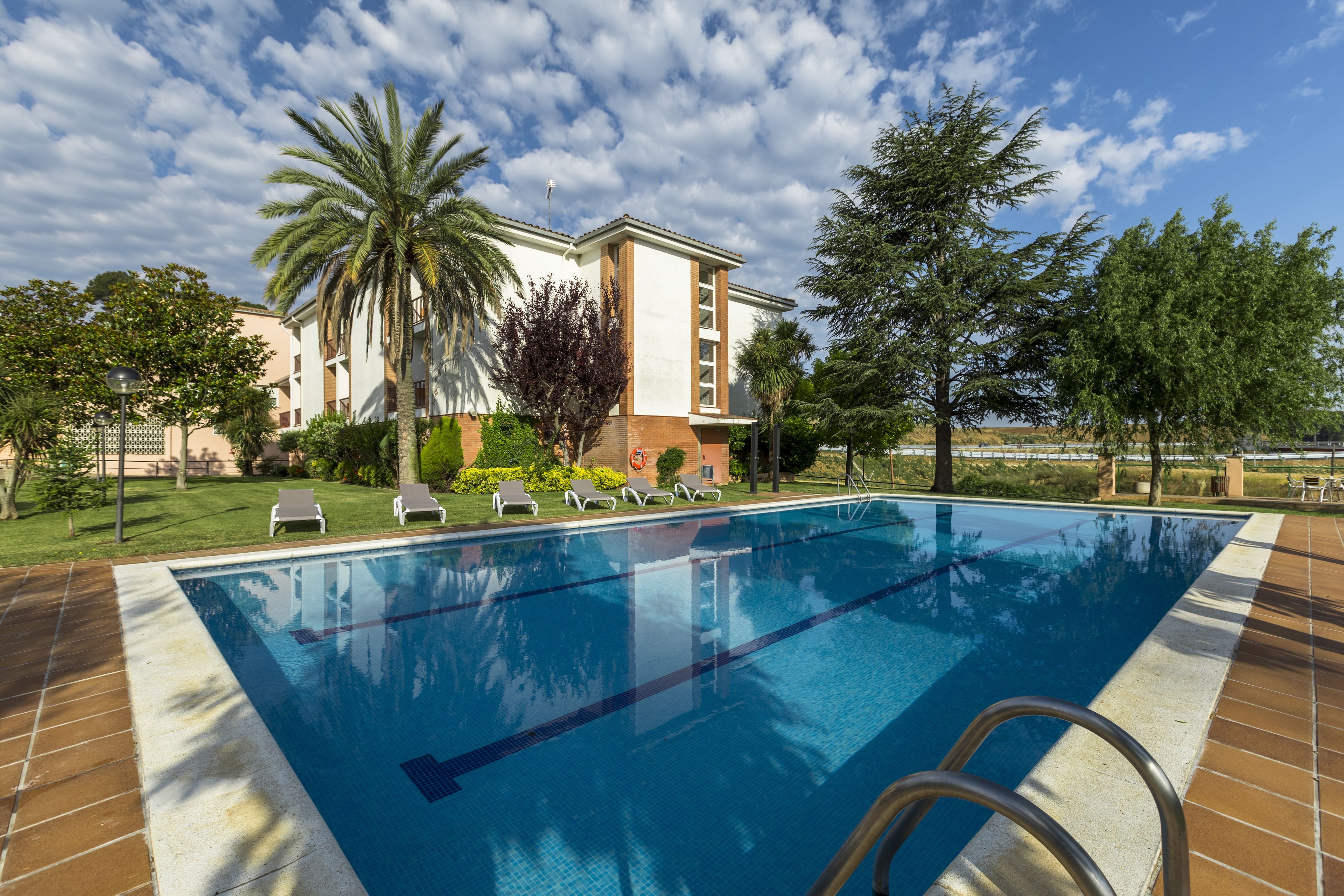 seasonal outdoor pool, open 10:00 am to 10:00 pm, pool umbrellas