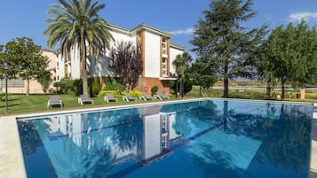 Seasonal outdoor pool, open 10:00 AM to 10:00 PM, pool umbrellas