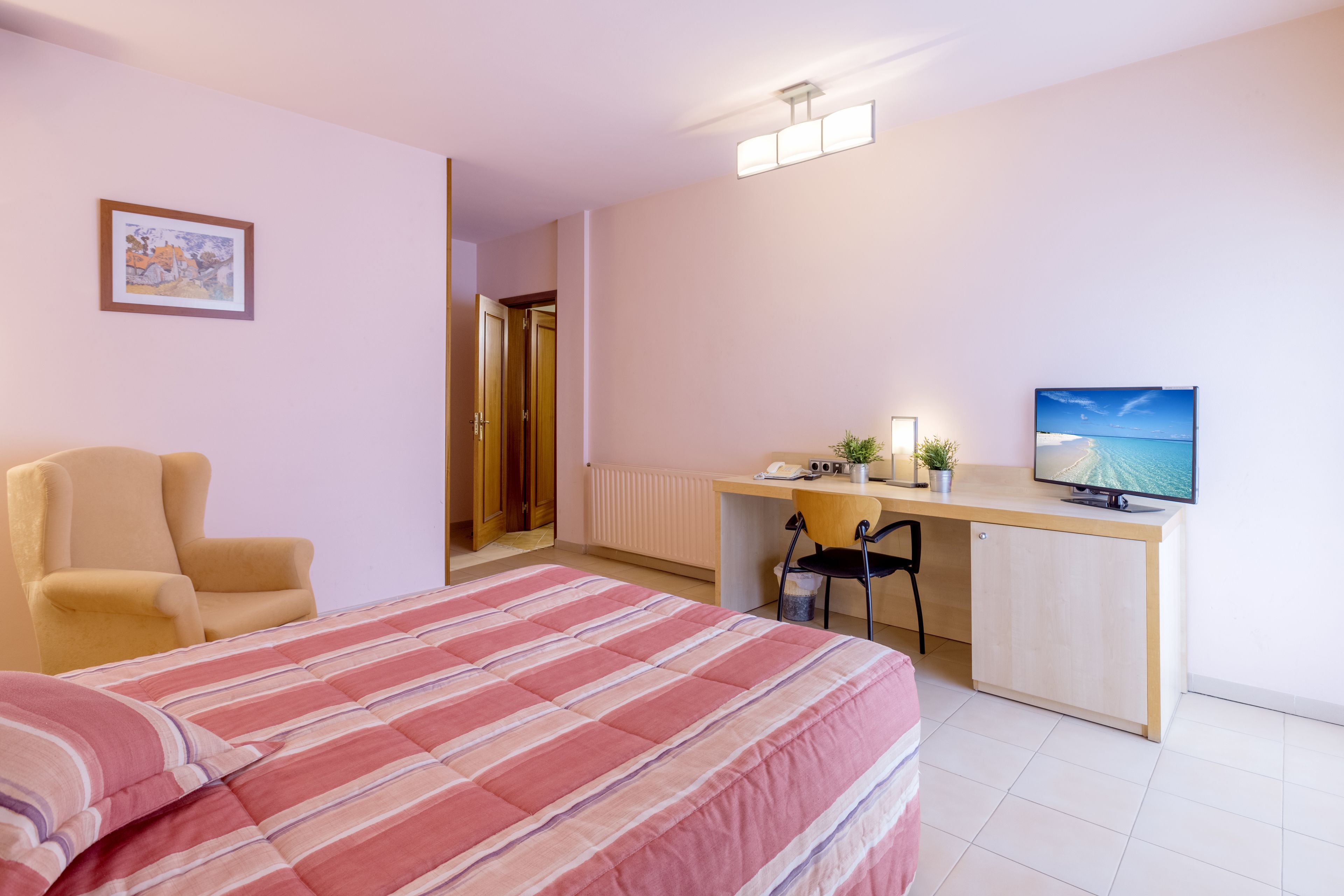 32-inch flat-screen tv with satellite channels, tv