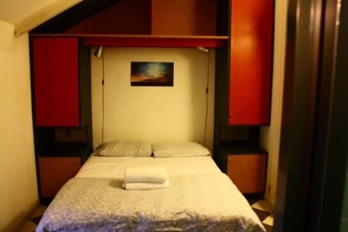 Double Room, Private Bathroom | Bed sheets