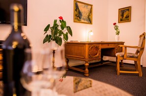 Svit | Vardagsrum | Platt-tv och kontor