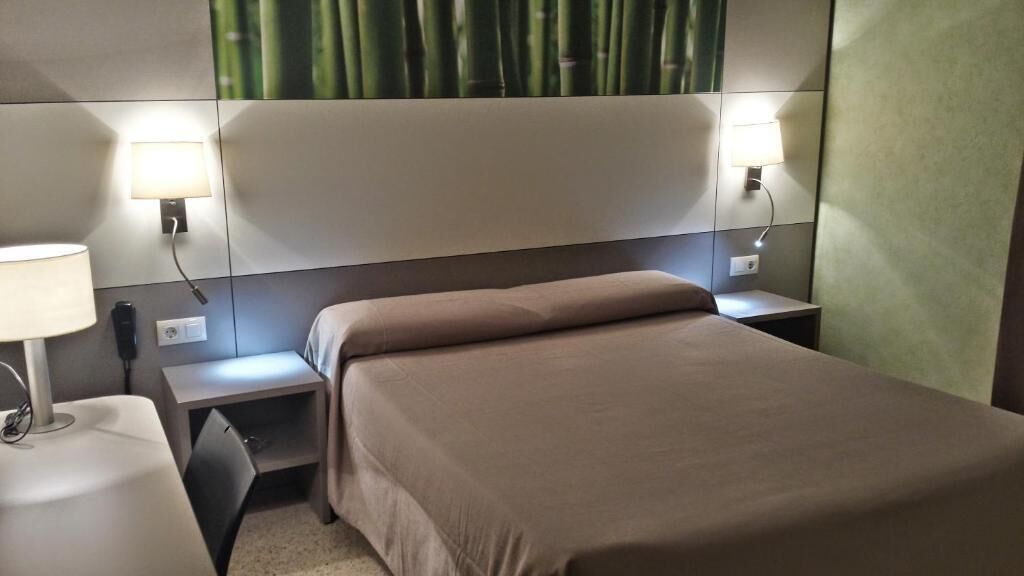 1 bedroom, memory-foam beds, desk, laptop workspace