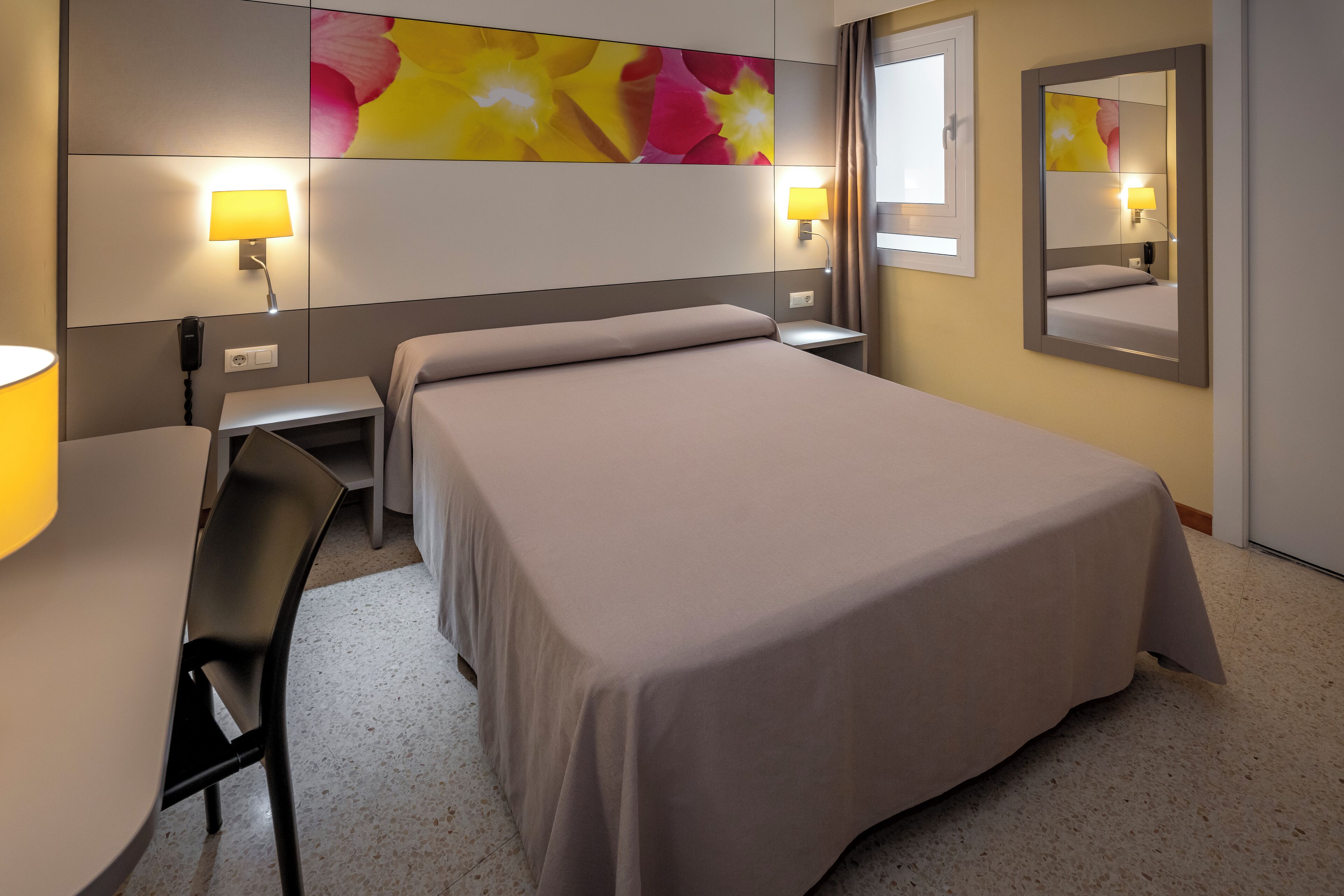 1 bedroom, memory-foam beds, desk, laptop workspace