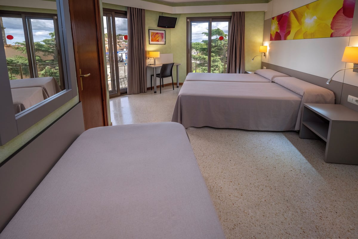 standard triple room, balcony | 1 bedroom, memory-foam beds, desk, laptop workspace