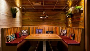 Langsir/tirai gelap terus, Wi-fi percuma, cadar katil