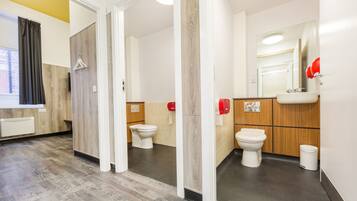 淋浴设施、免费洗浴用品、吹风机、肥皂