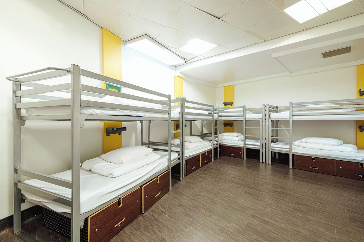 Private 14-Person Ensuite Suite | 1 camera, Wi-Fi gratuito, lenzuola