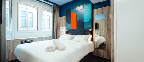 Chambre Standard double | Rideaux dâobscurcissement, accĂšs au Wi-Fi (inclus), literie fournie