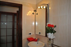 Bathroom - Geranio Rosso Hotel & Restaurant (Stintino)