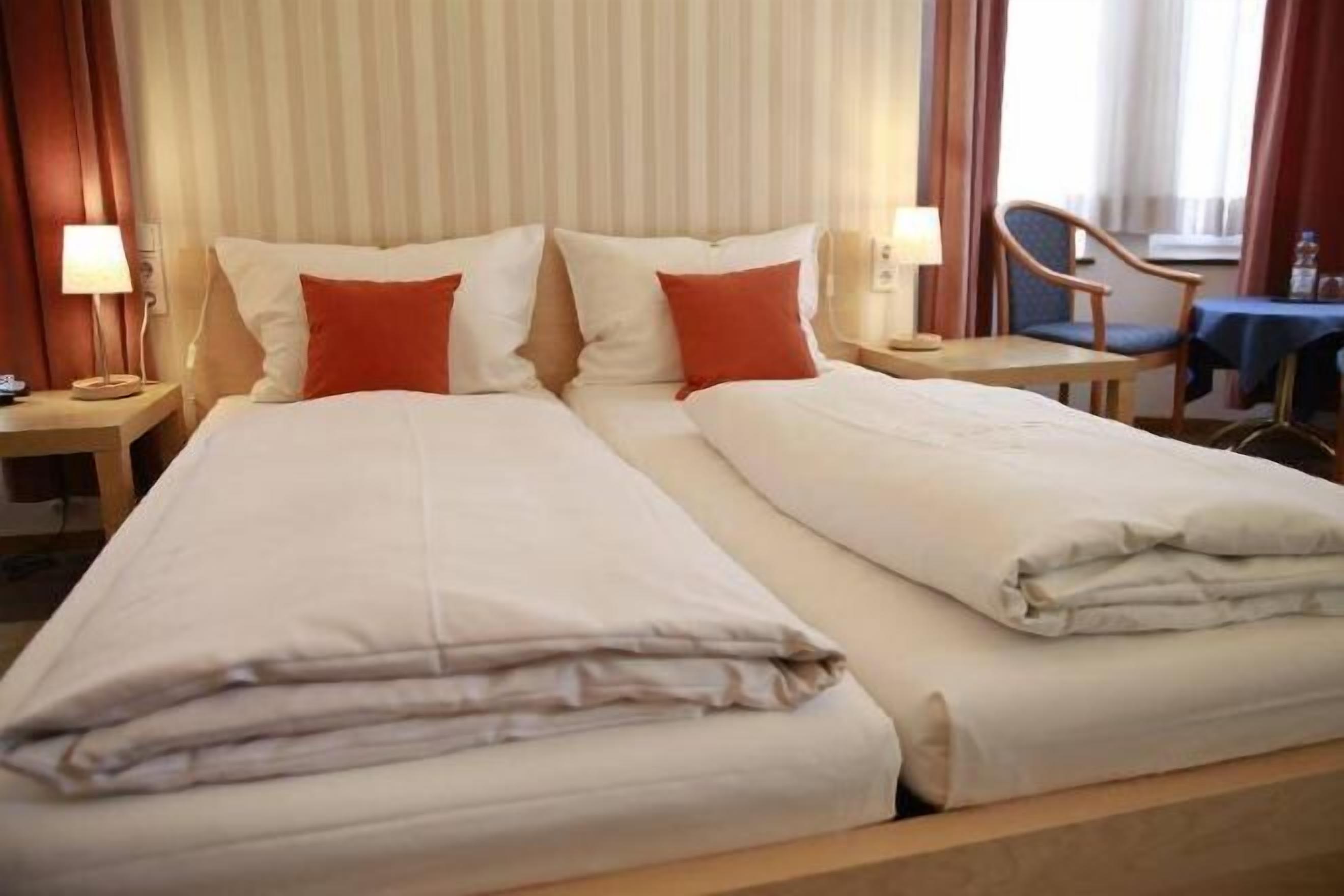 In-room safe, soundproofing, free WiFi, bed sheets