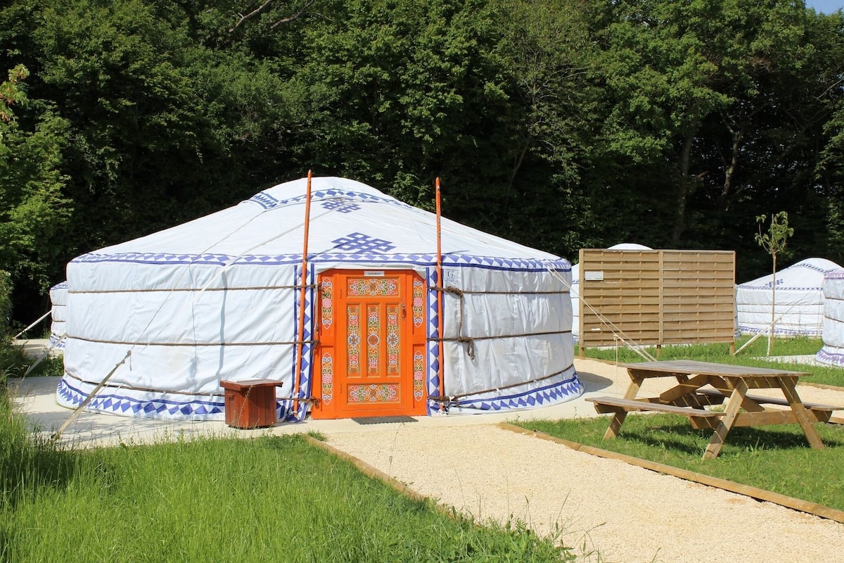 Telt (yurt for 2/4 persons) | Barnesenger, wi-fi (inkludert) og sengetøy