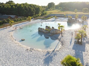 Indoor pool, open 10:00 AM to 8:00 PM, pool umbrellas - Domaine de Dienné (Dienne)
