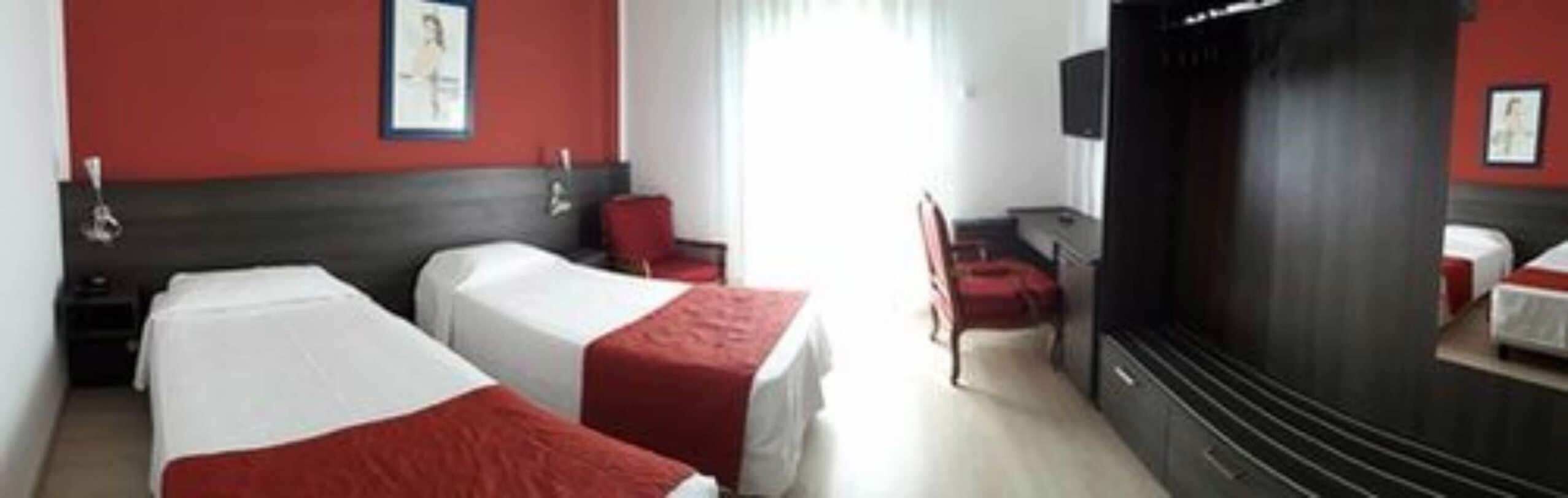 Premium bedding, minibar, desk, soundproofing